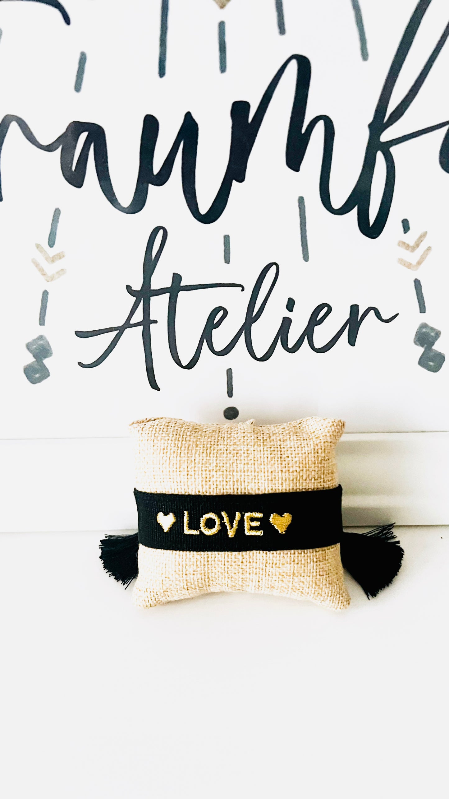 LOVE ARMBAND